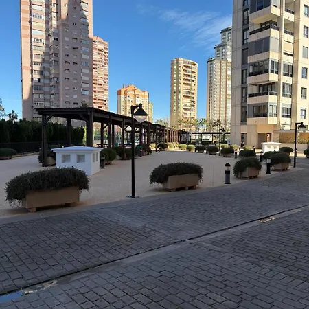 Apartamento 5 Estrellas 2b Con Piscinas Jardines Pistas De Pádel Parque Infantil Etc Benidorm